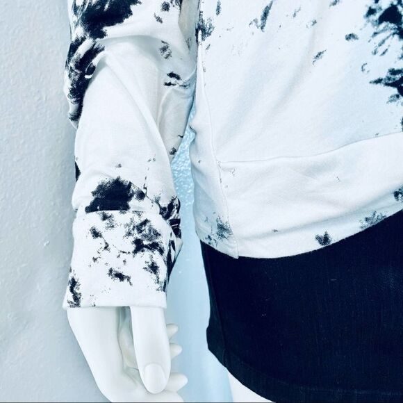 Cha Cha Vente Cold Shoulder Long Sleeve Tie Dye Top Black White Womens - Picture 4 of 11